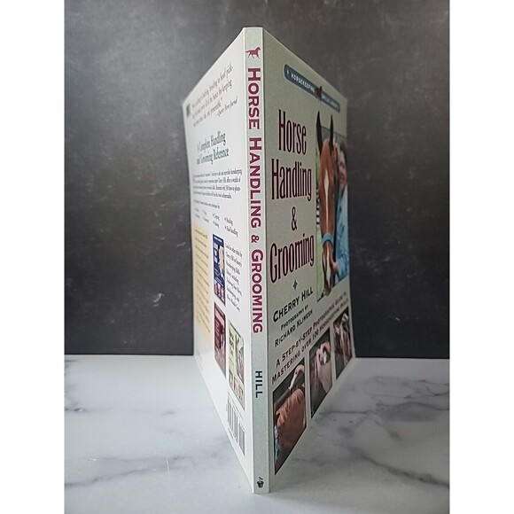 Horse Handling and Grooming : Haltering * Leading and Tying * Bathing and... - Picture 10 of 10